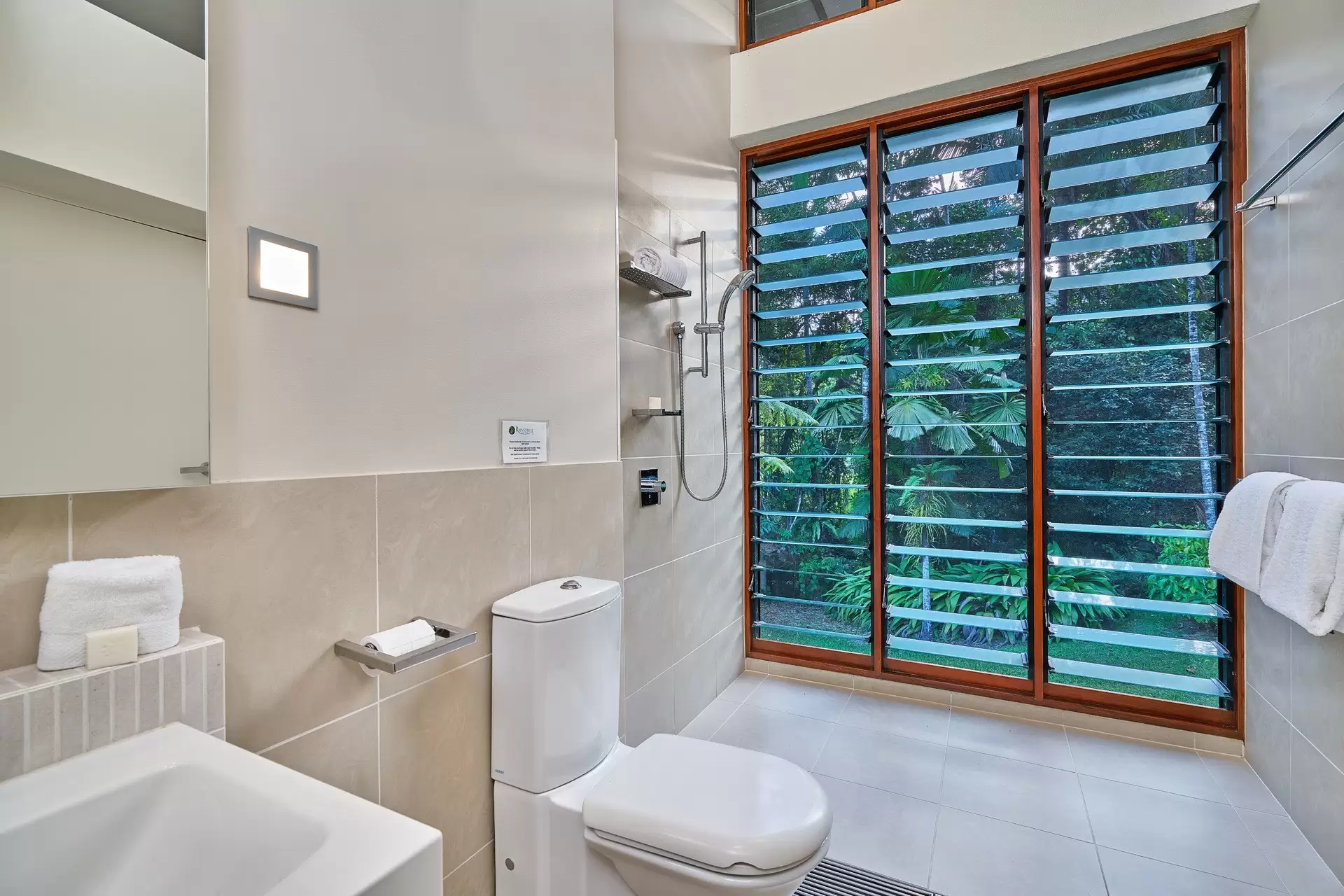 82  Santacatterina Road, Finlayvale Sold by Queensland Sotheby's International Realty - image 1