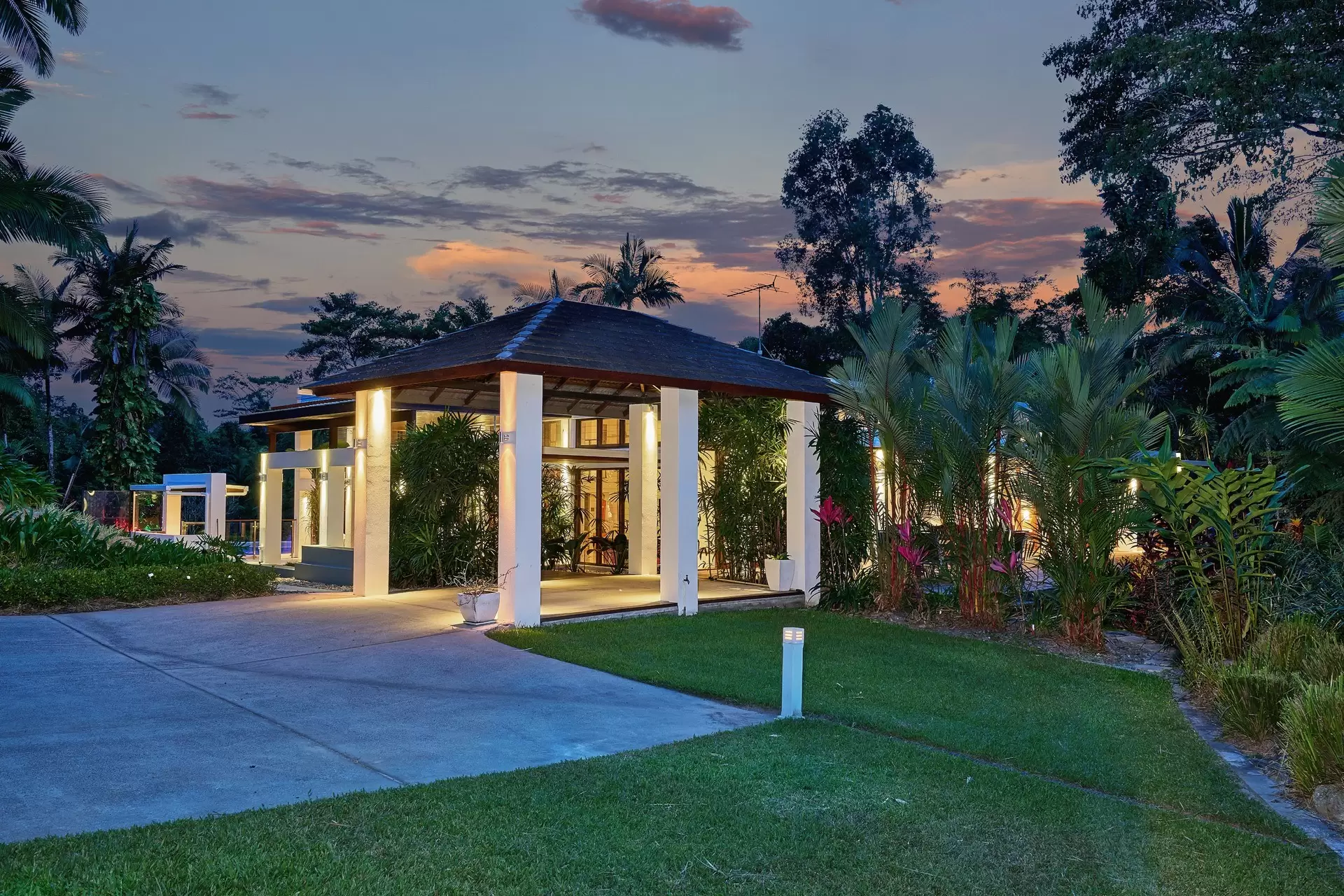 82  Santacatterina Road, Finlayvale Sold by Queensland Sotheby's International Realty - image 1