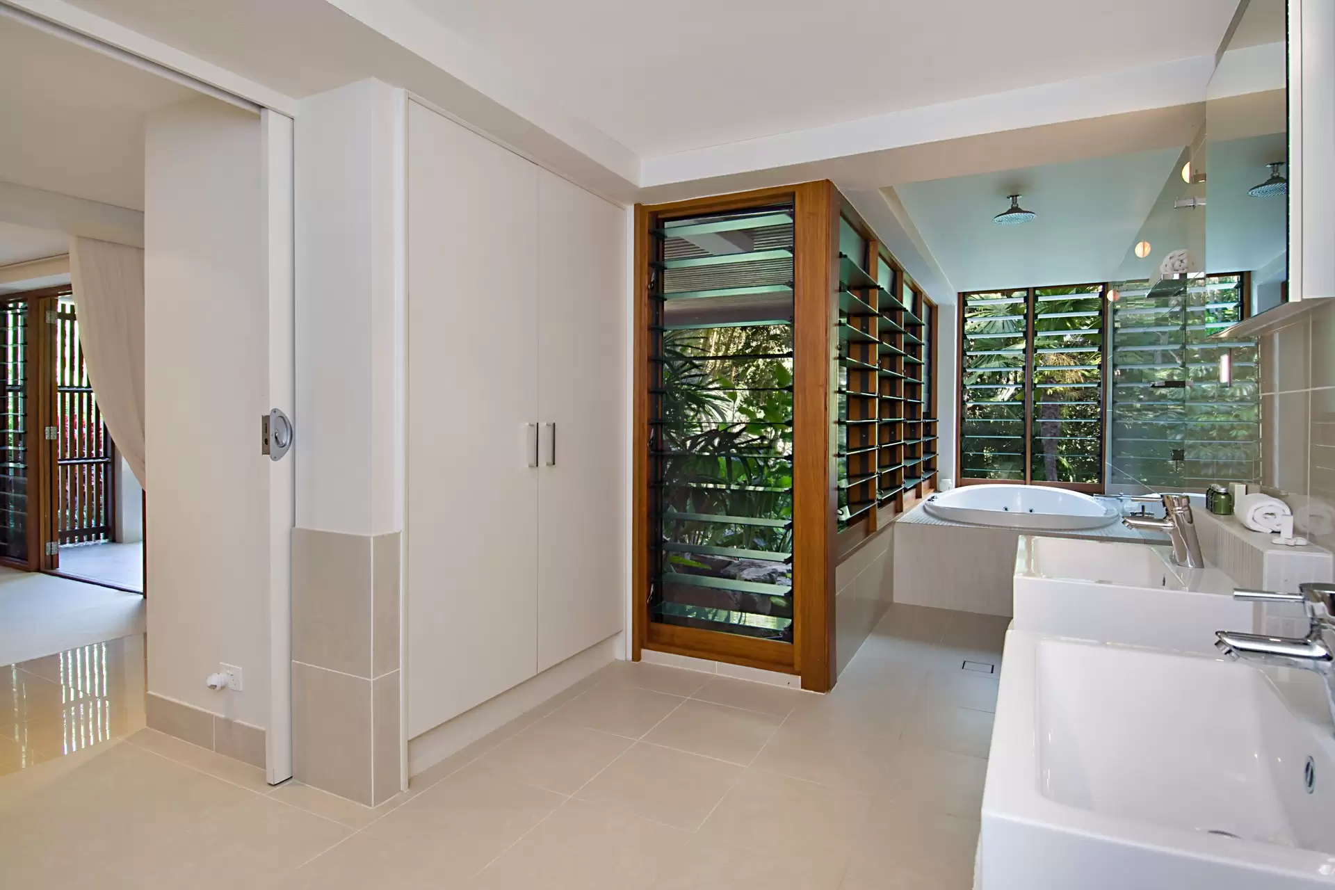 82  Santacatterina Road, Finlayvale Sold by Queensland Sotheby's International Realty - image 1