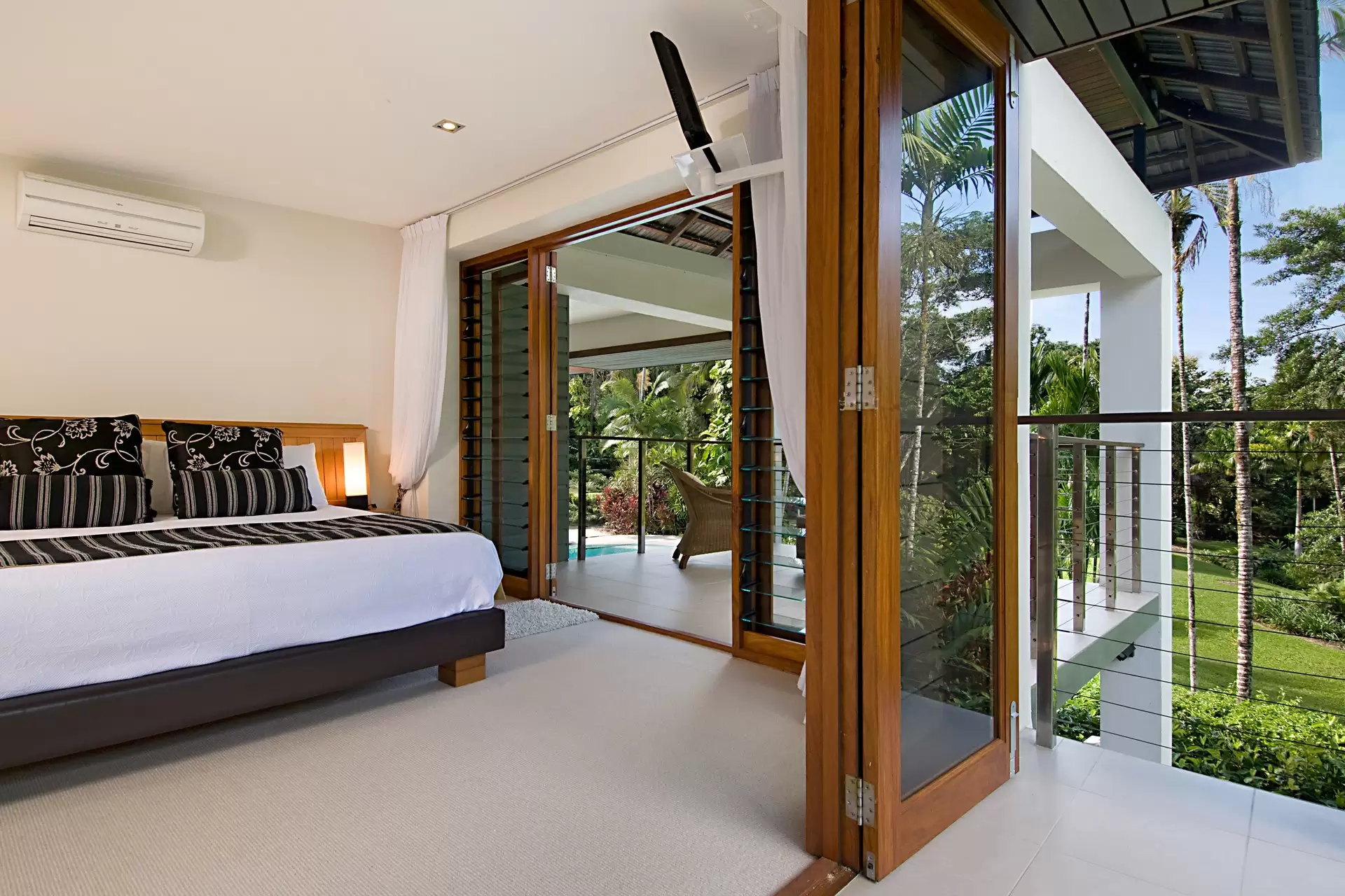 82  Santacatterina Road, Finlayvale Sold by Queensland Sotheby's International Realty - image 1