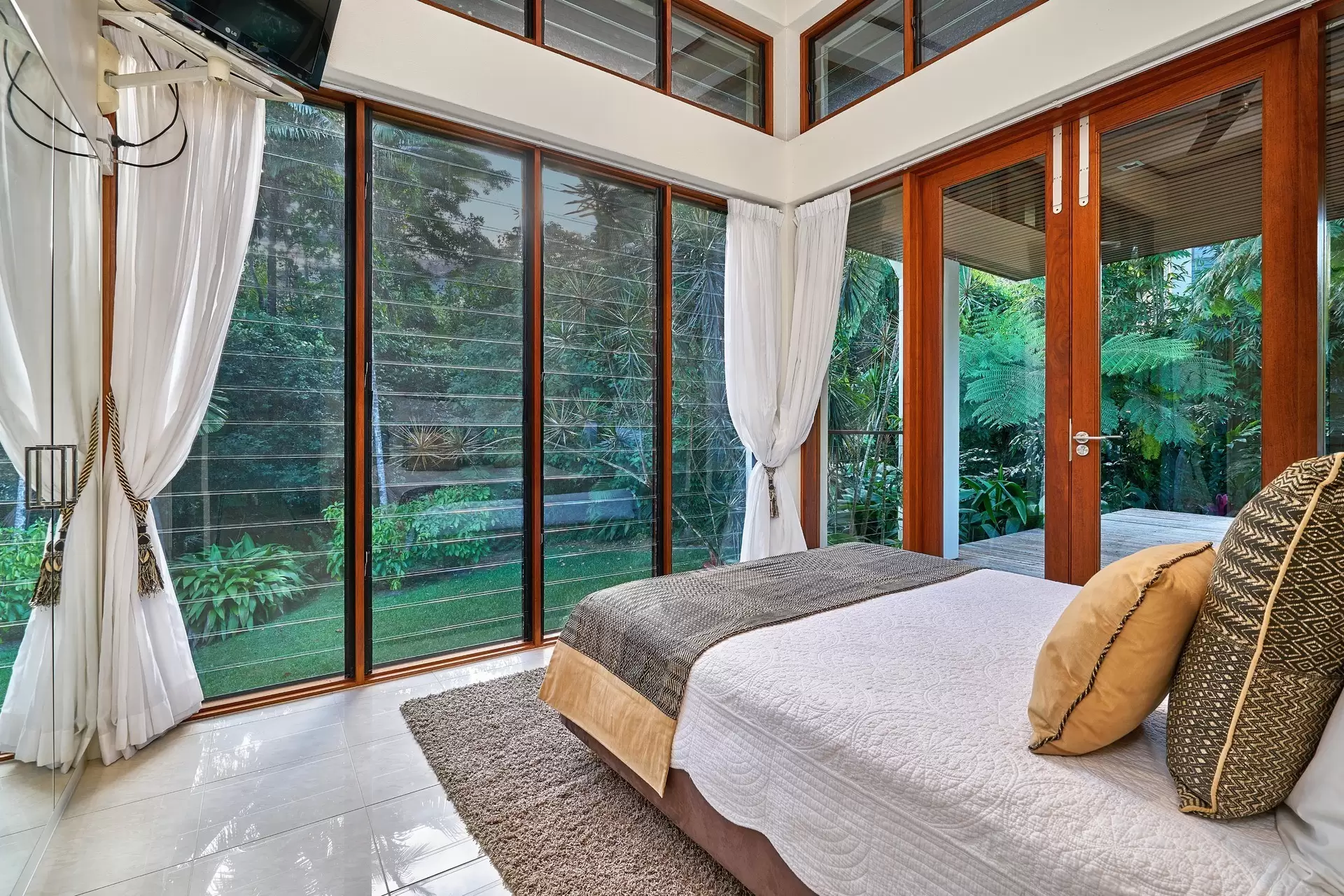 82  Santacatterina Road, Finlayvale Sold by Queensland Sotheby's International Realty - image 1