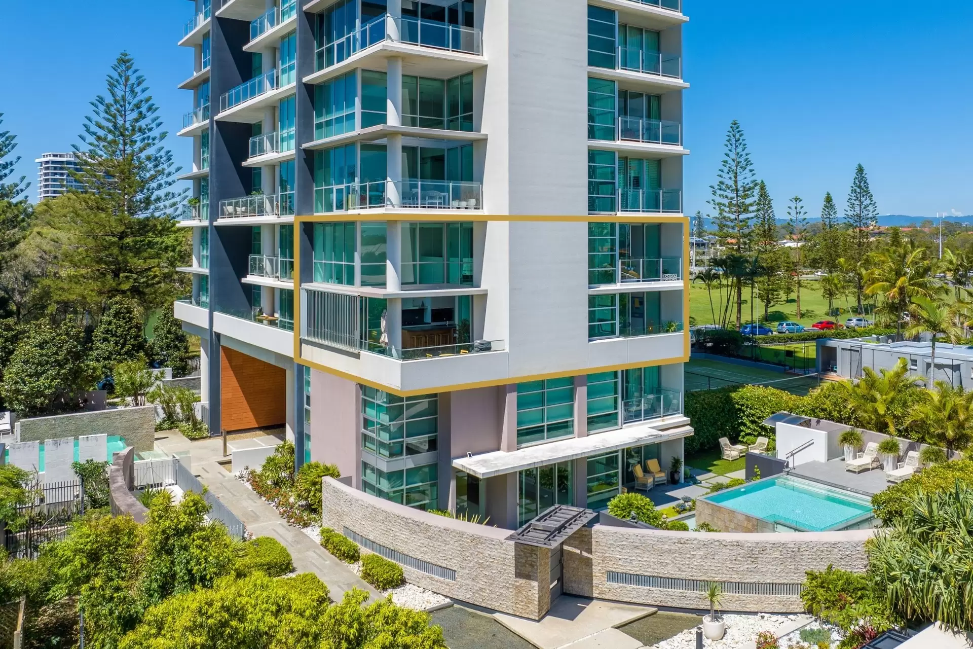 301 Axis/11-13 Hill Parade, Main Beach Sold by Queensland Sotheby's International Realty - image 1