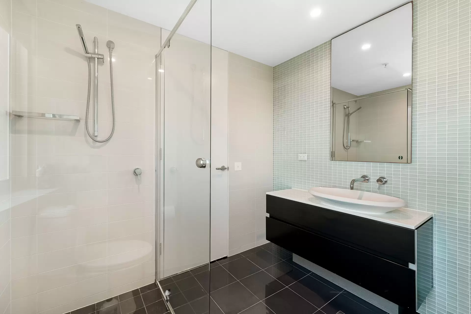 301 Axis/11-13 Hill Parade, Main Beach Sold by Queensland Sotheby's International Realty - image 1