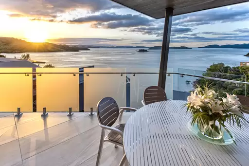 15/5A Acacia Drive, Hamilton Island Sold by 