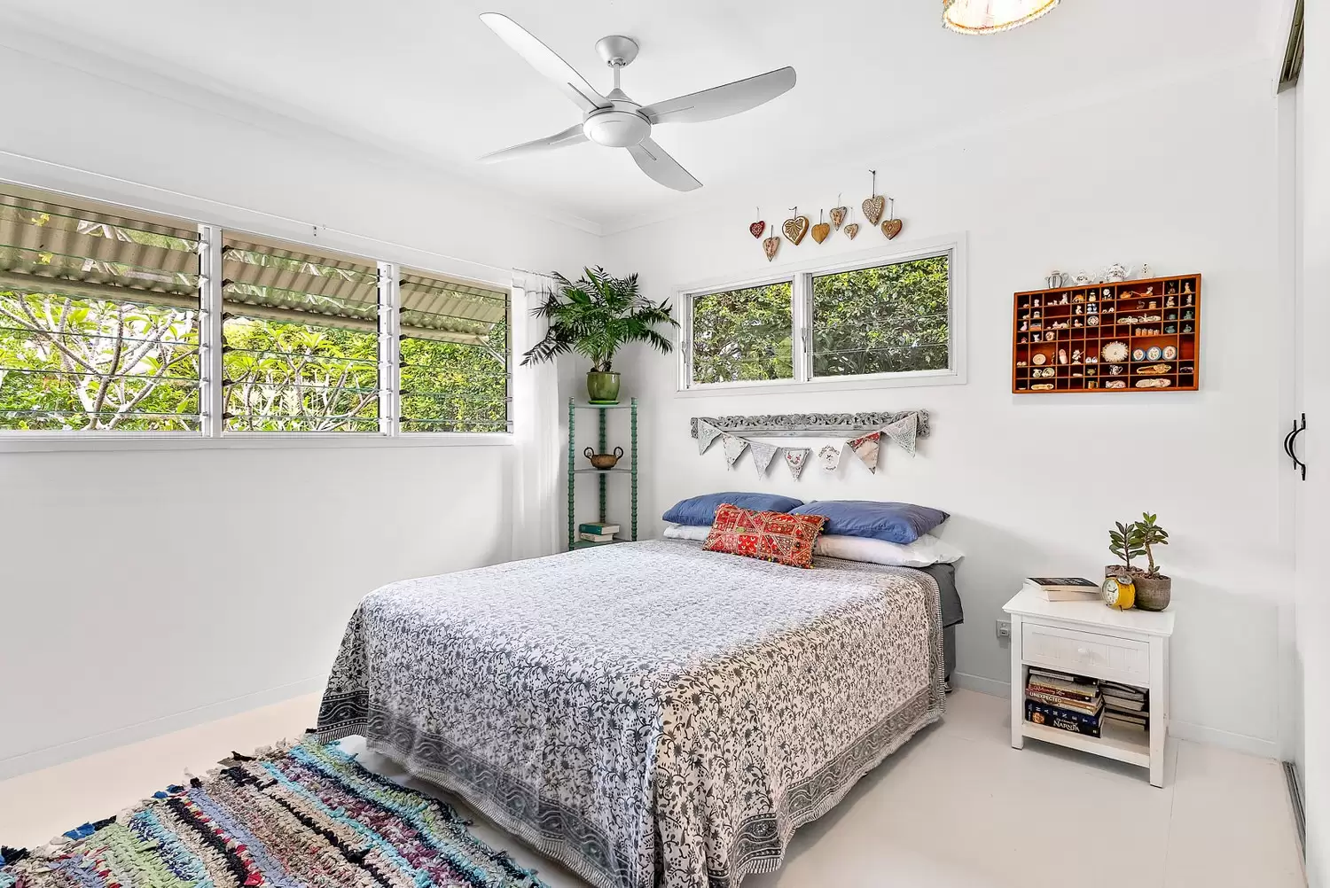 13 Sail Street, Noosaville Sold by  - image 1
