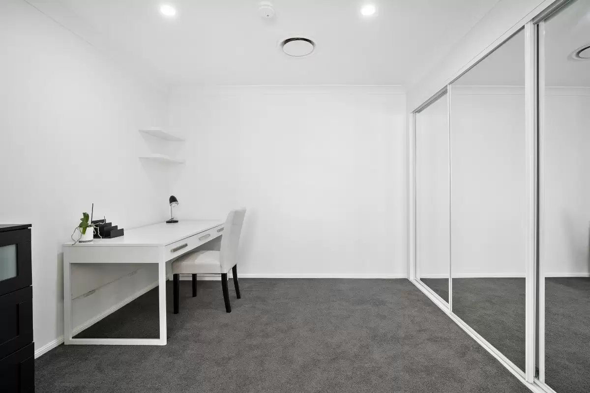 2/33 Gardiners Place, Southport Sold by Queensland Sotheby's International Realty - image 1