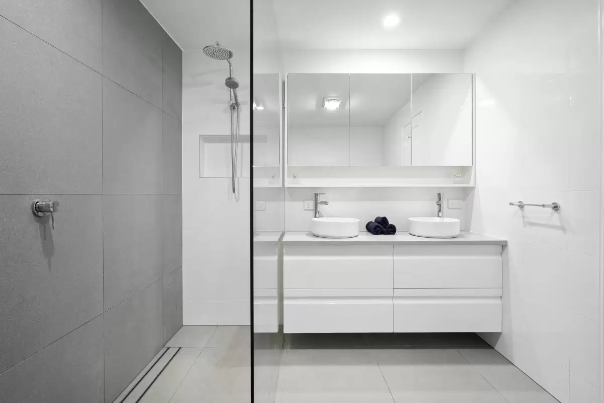2/33 Gardiners Place, Southport Sold by Queensland Sotheby's International Realty - image 1