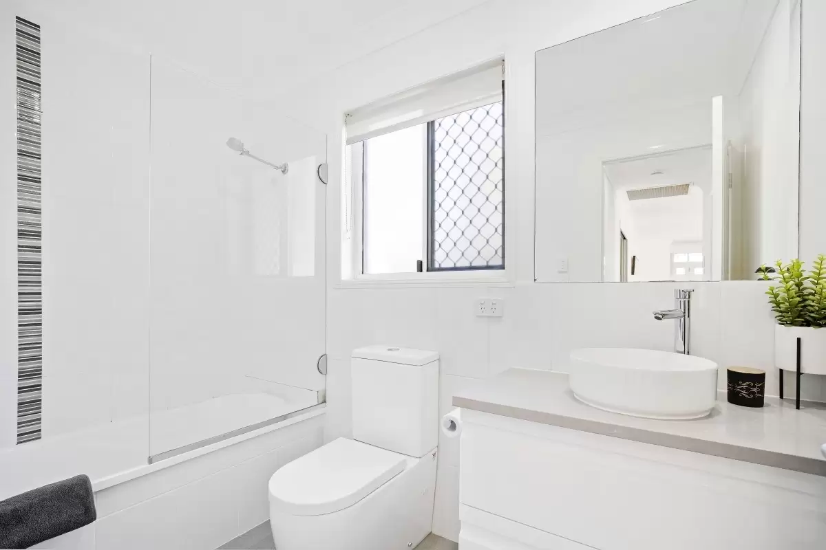 2/33 Gardiners Place, Southport Sold by Queensland Sotheby's International Realty - image 1