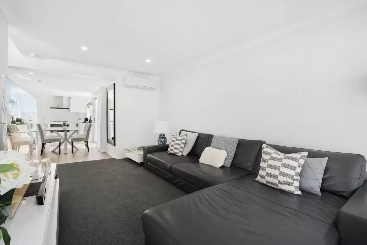 2/33 Gardiners Place, Southport Sold by Queensland Sotheby's International Realty - image 1