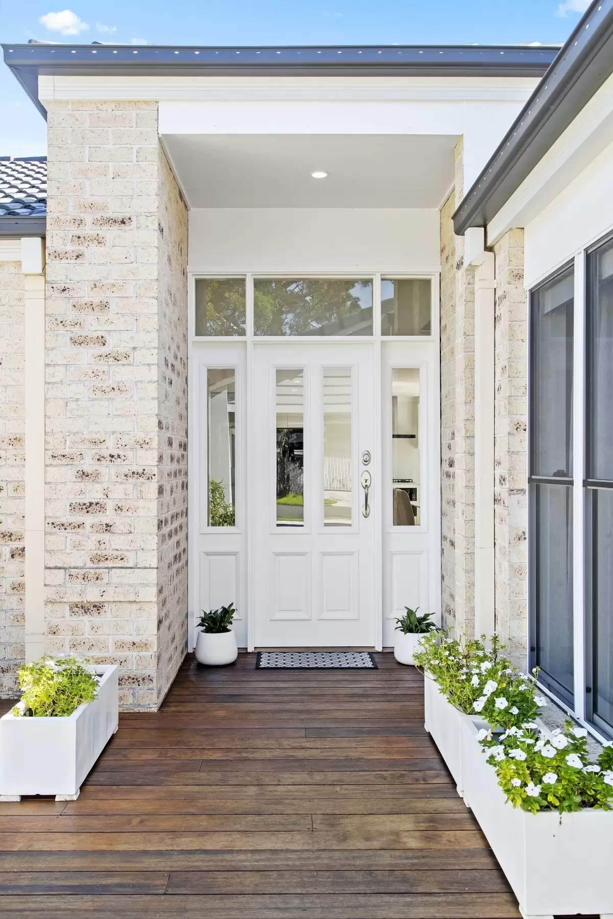 2/33 Gardiners Place, Southport Sold by Queensland Sotheby's International Realty - image 1