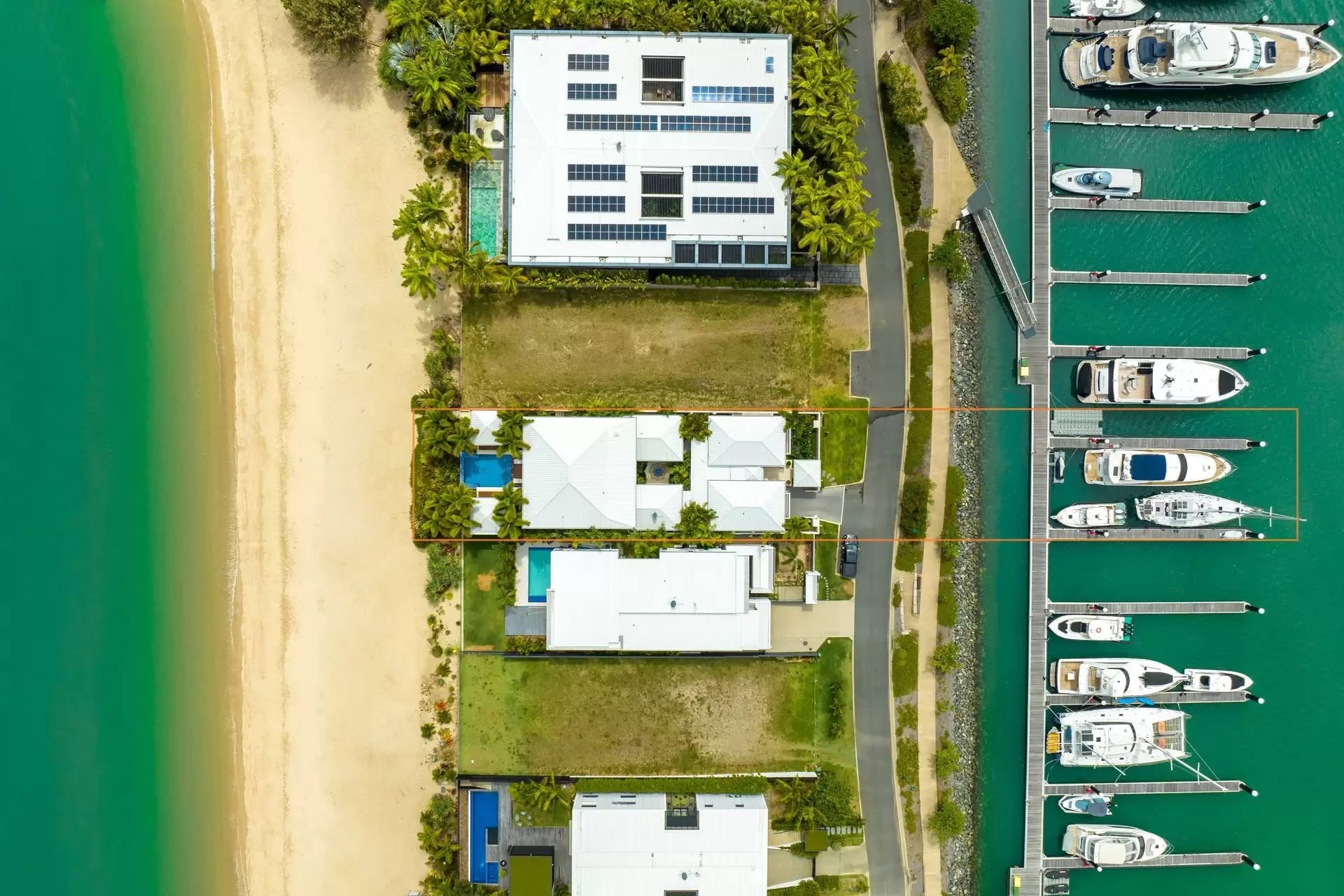37 The Beacons, Airlie Beach Sold by  - image 1