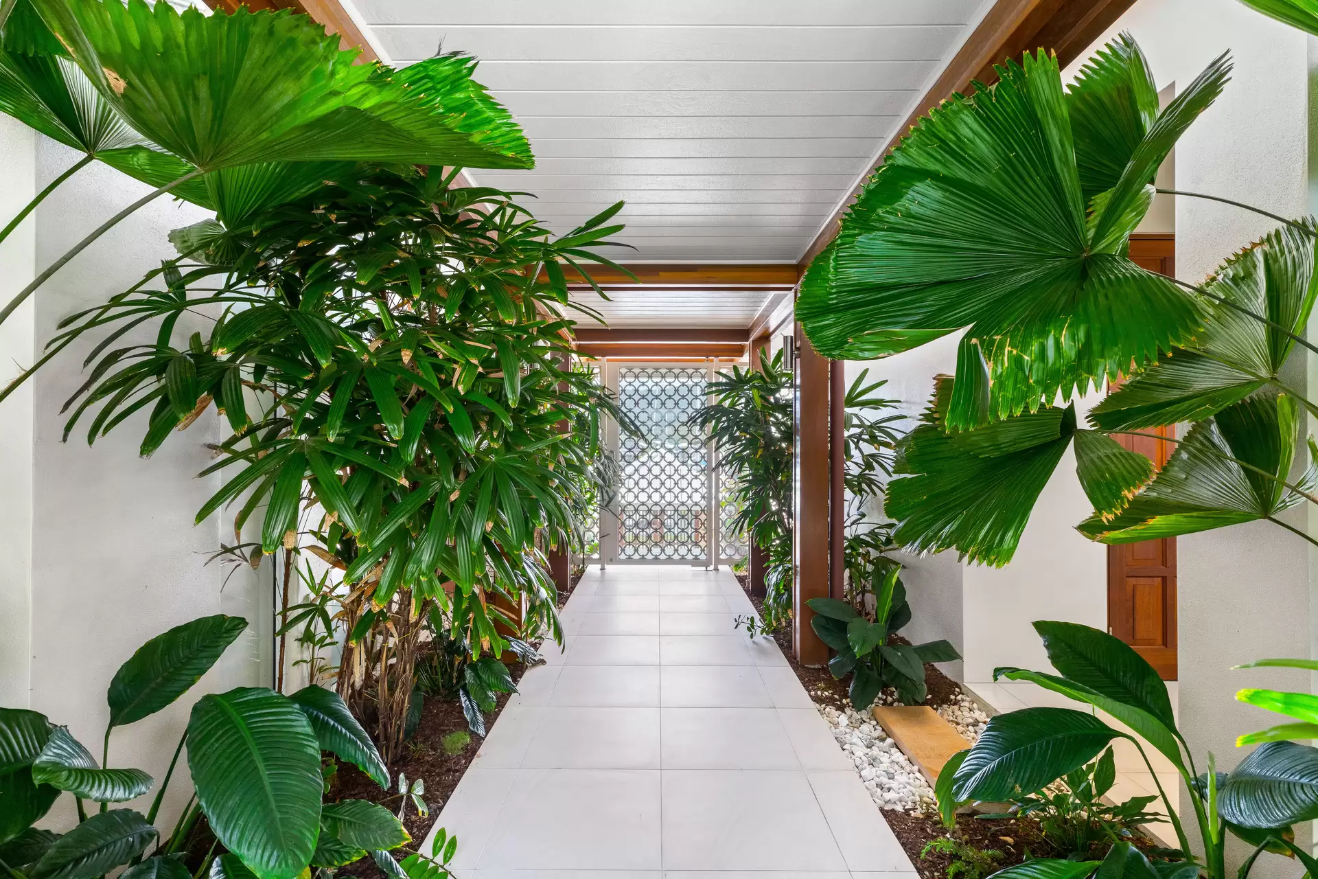 37 The Beacons, Airlie Beach Sold by Queensland Sotheby's International Realty - image 1