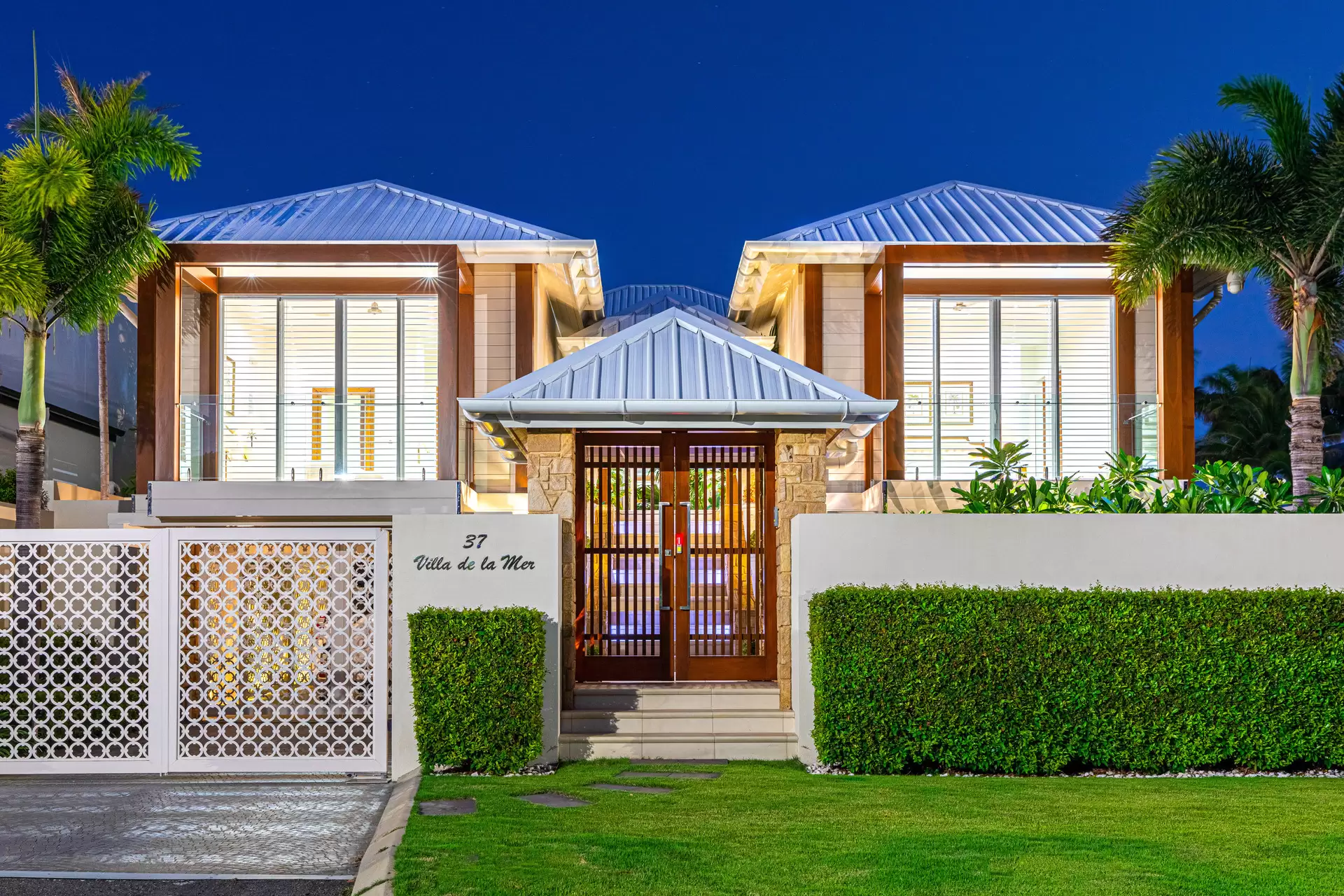 37 The Beacons, Airlie Beach Sold by Queensland Sotheby's International Realty - image 1