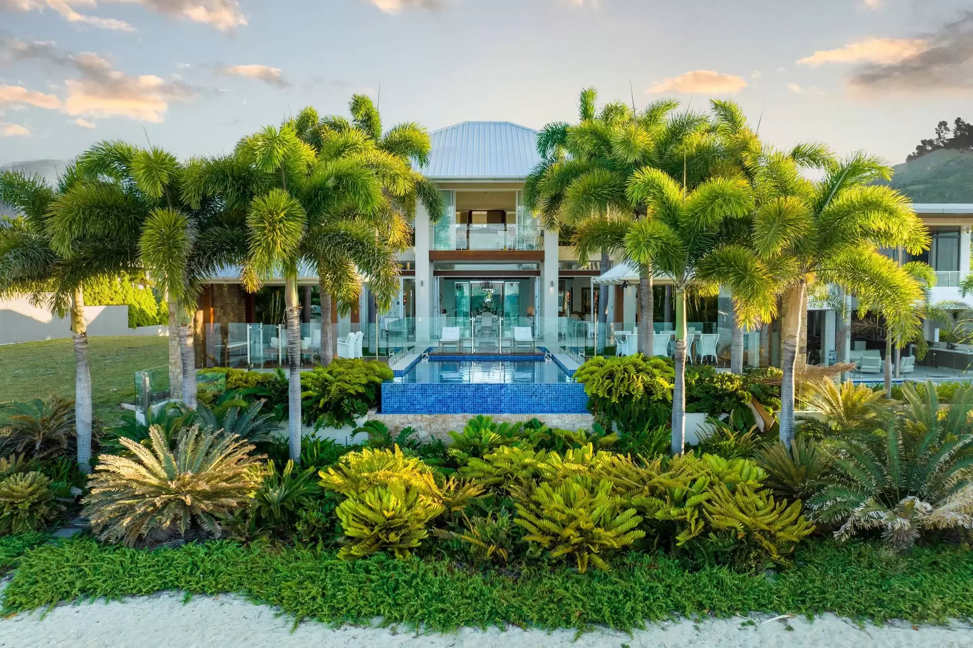 37 The Beacons, Airlie Beach Sold by  - image 1