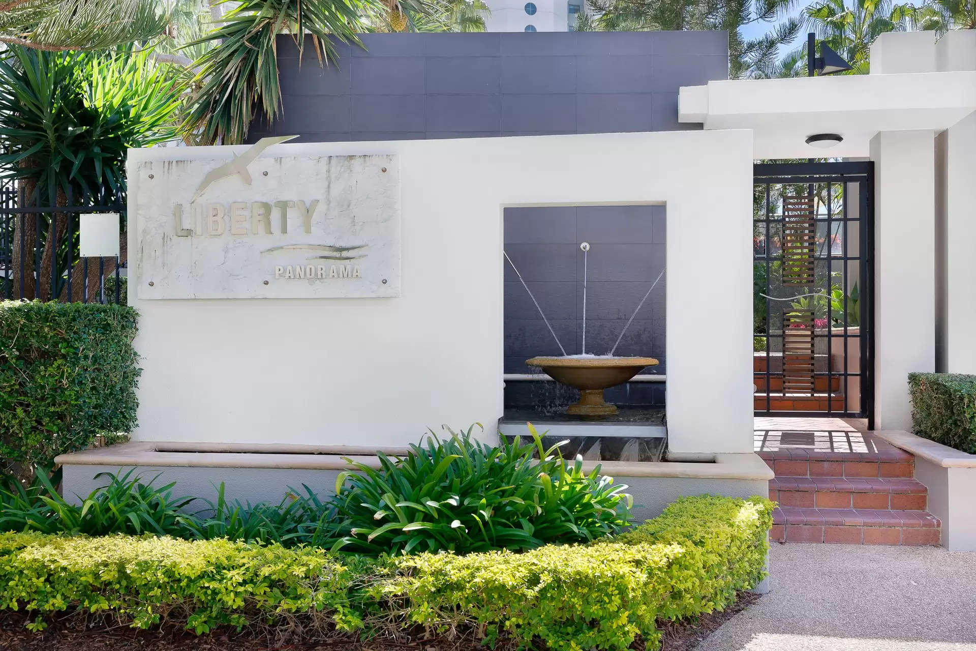 2053/1 Lennie Avenue, Main Beach Sold by Queensland Sotheby's International Realty - image 1