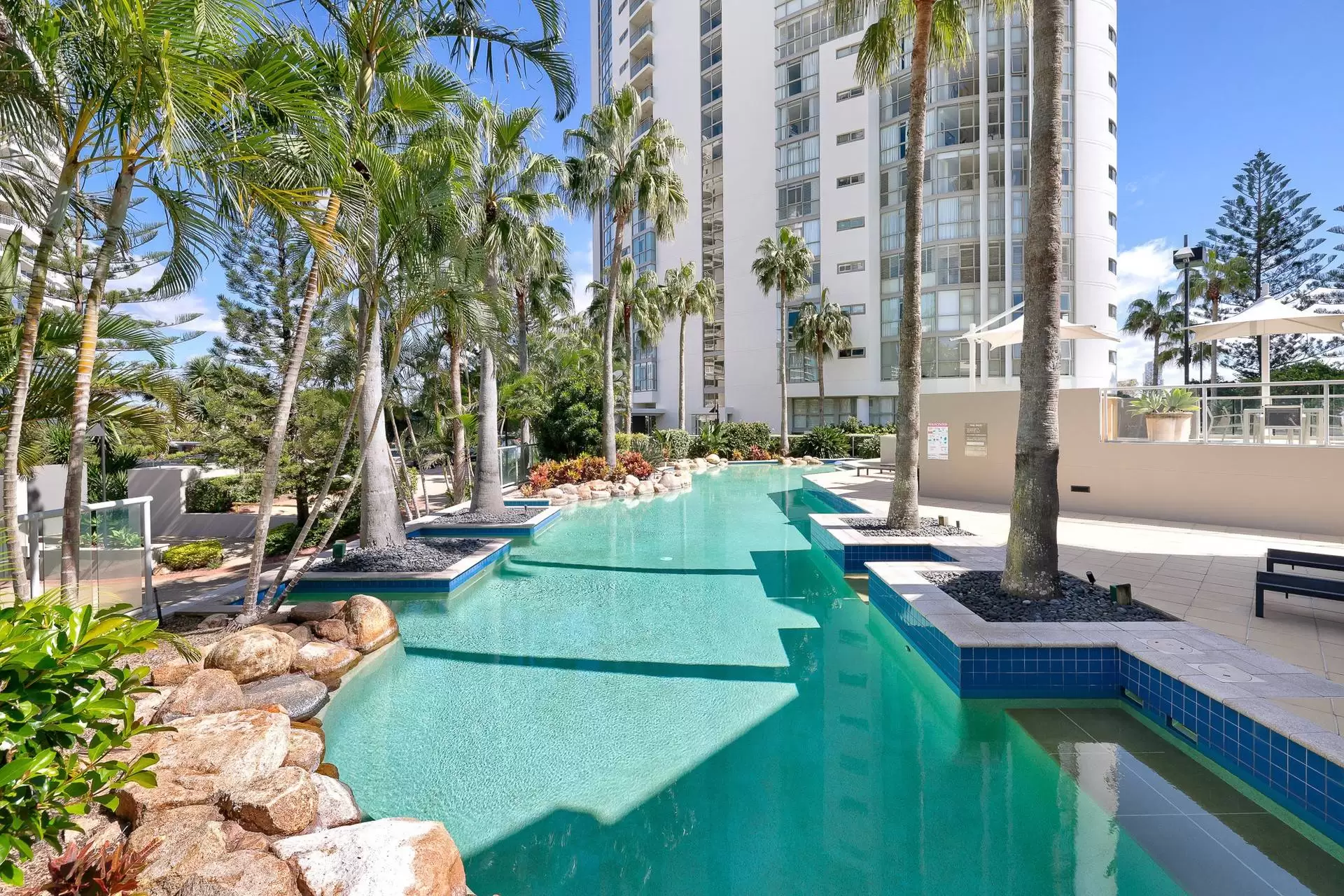 2053/1 Lennie Avenue, Main Beach Sold by  - image 1