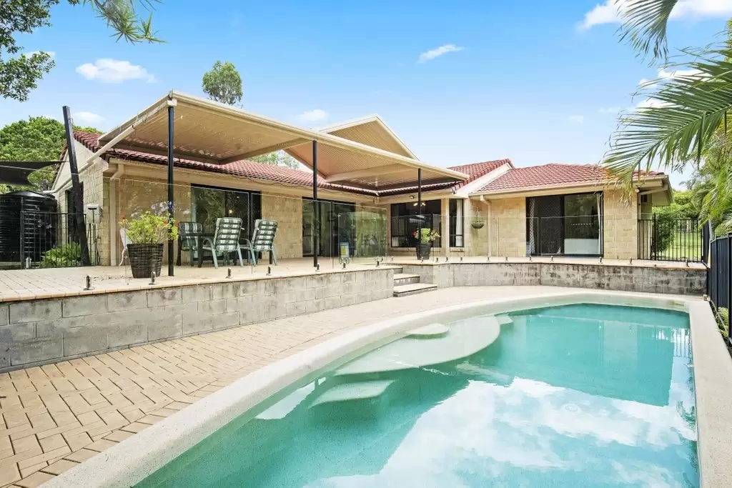 6 Hannaford Place, Helensvale Sold by 