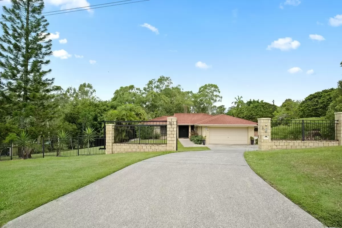 6 Hannaford Place, Helensvale Sold by Queensland Sotheby's International Realty - image 1
