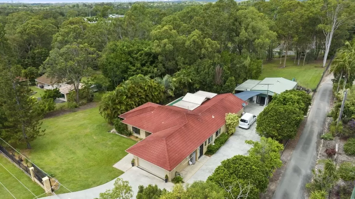 6 Hannaford Place, Helensvale Sold by  - image 1
