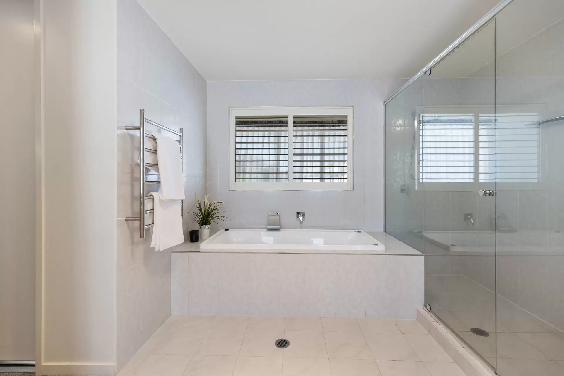 35 Peachtree Crescent, Peregian Springs Sold by Queensland Sotheby's International Realty - image 1