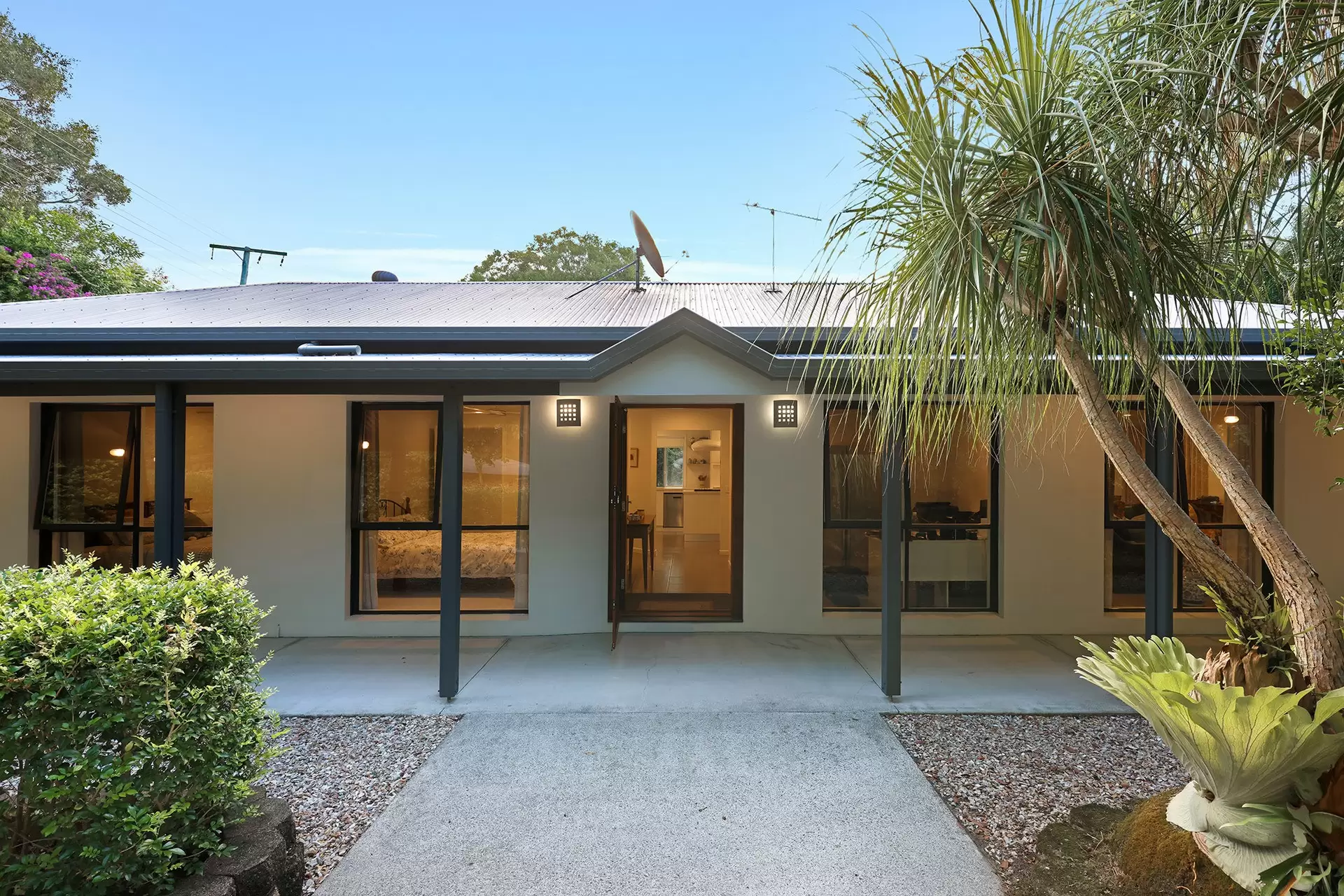 52 Coorabin Court, Tallebudgera Sold by Queensland Sotheby's International Realty - image 1
