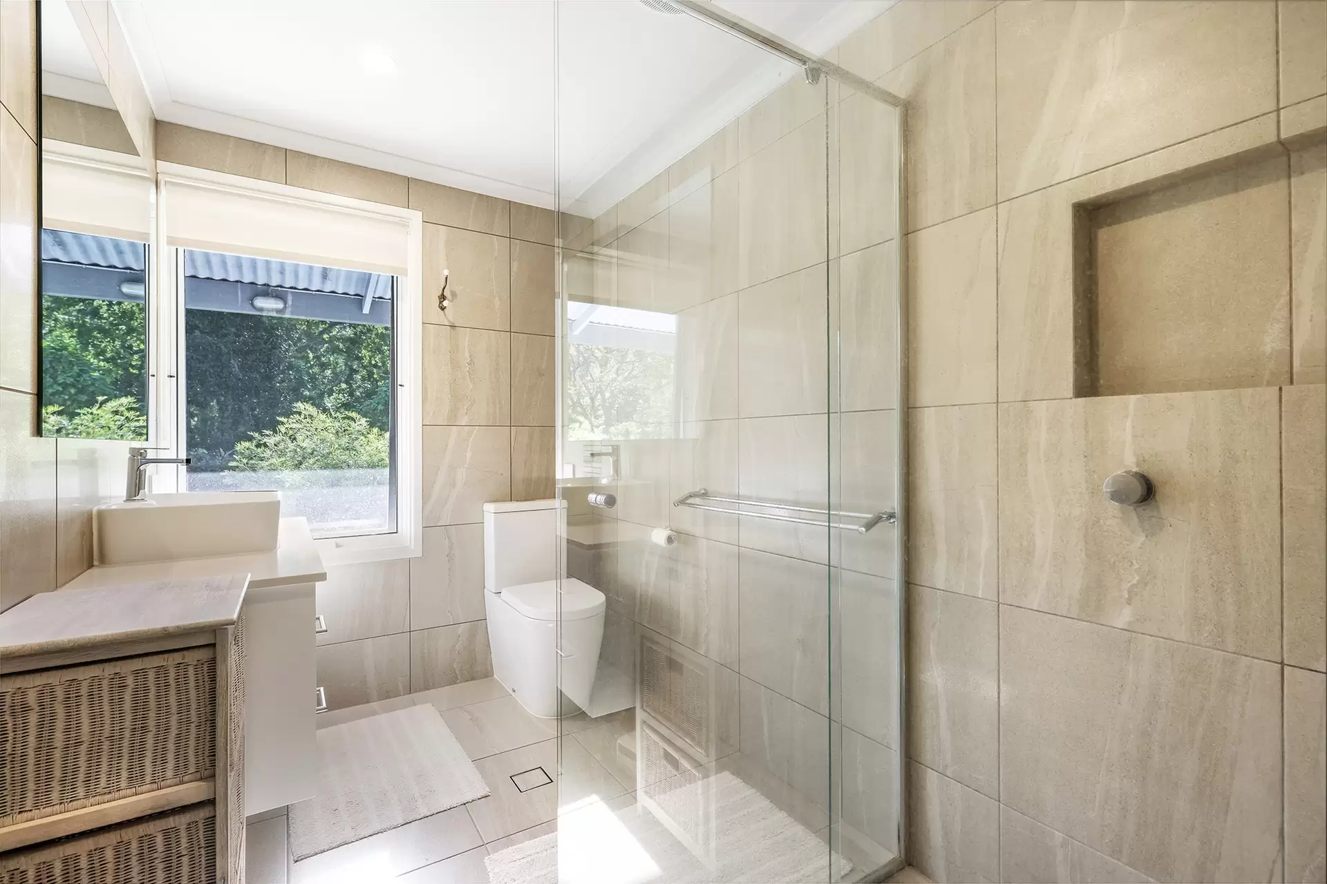 52 Coorabin Court, Tallebudgera Sold by Queensland Sotheby's International Realty - image 1
