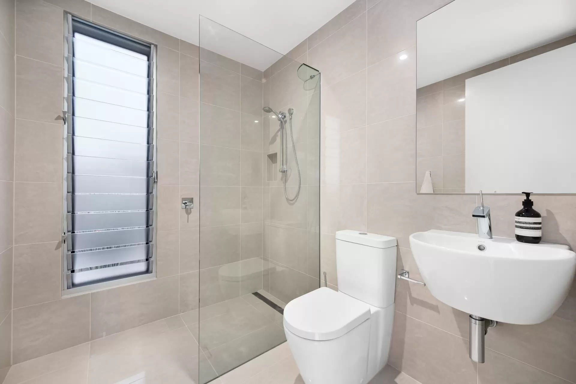 39 Westwood Street, Wavell Heights Sold by Queensland Sotheby's International Realty - image 1
