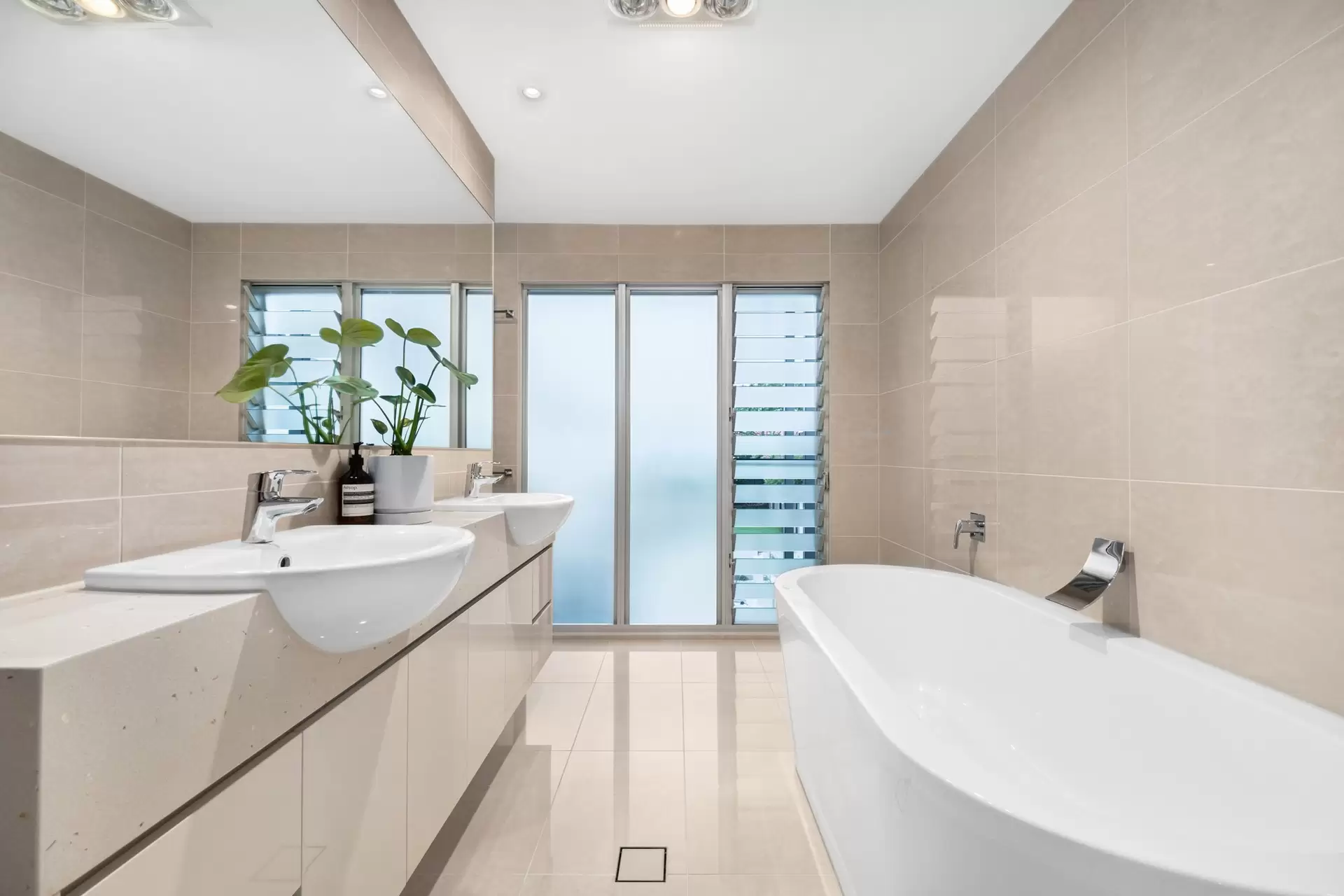 39 Westwood Street, Wavell Heights Sold by Queensland Sotheby's International Realty - image 1