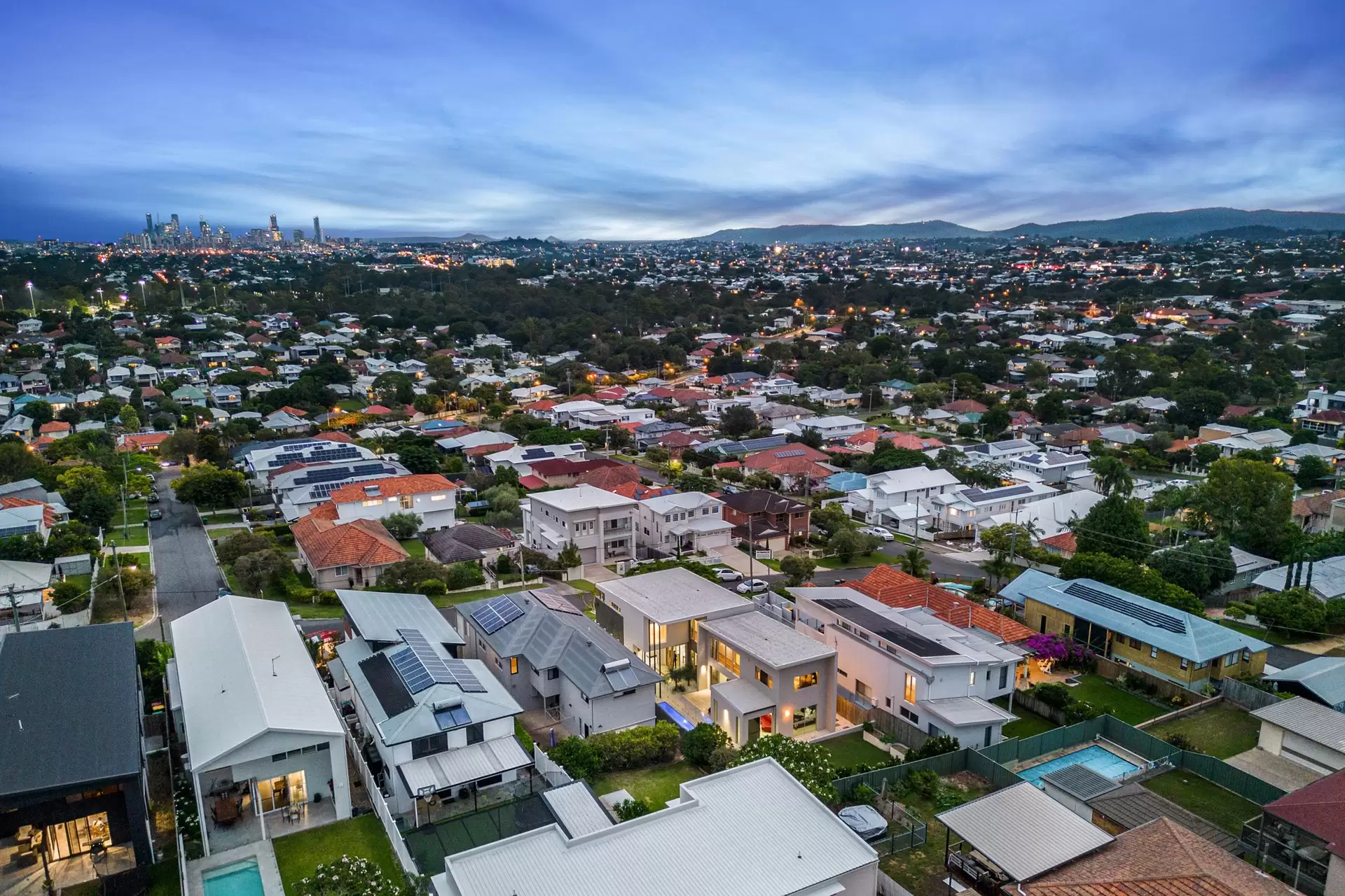 39 Westwood Street, Wavell Heights Sold by Queensland Sotheby's International Realty - image 1