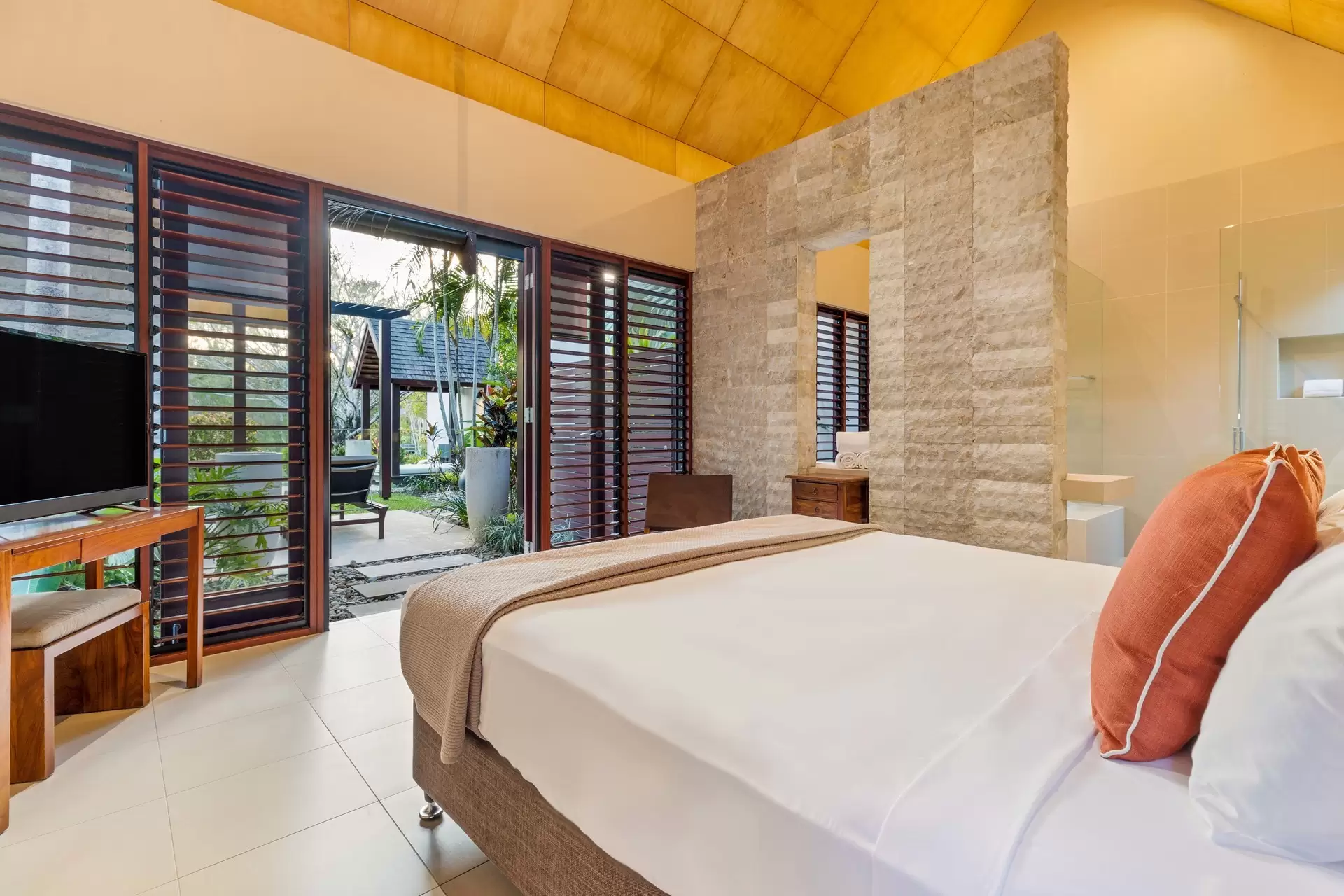 45 Bale Drive, Port Douglas Sold by Queensland Sotheby's International Realty - image 1