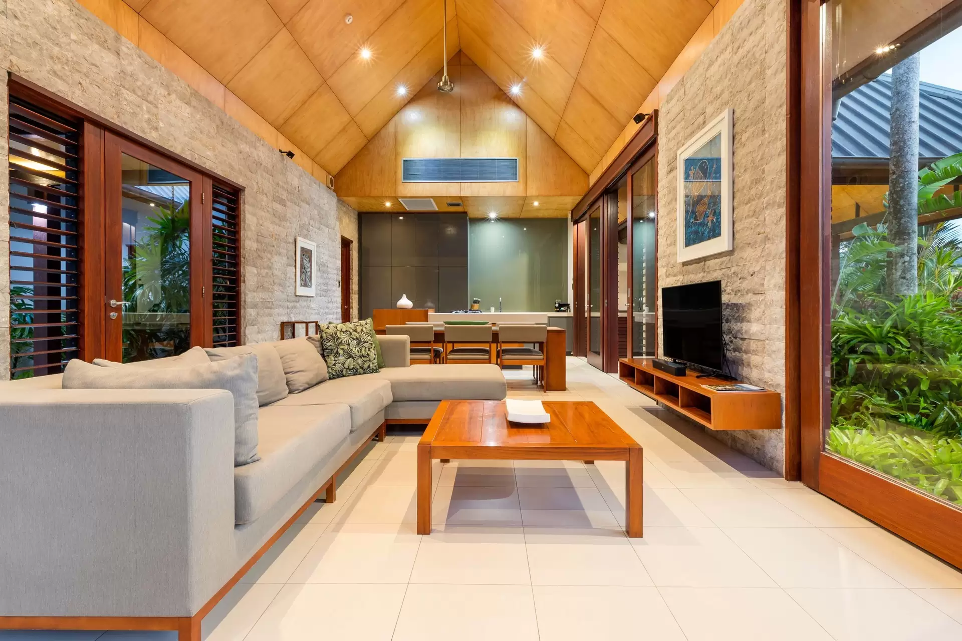 45 Bale Drive, Port Douglas Sold by Queensland Sotheby's International Realty - image 1