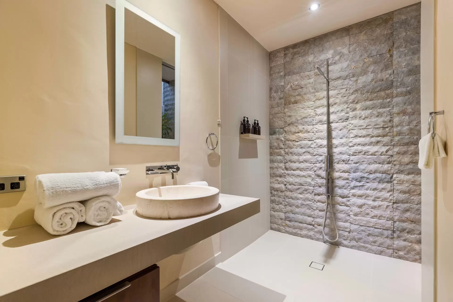 45 Bale Drive, Port Douglas Sold by Queensland Sotheby's International Realty - image 1