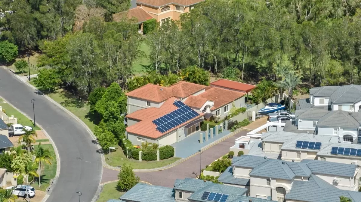 2 Sternway Place, Clear Island Waters Sold by Queensland Sotheby's International Realty - image 1
