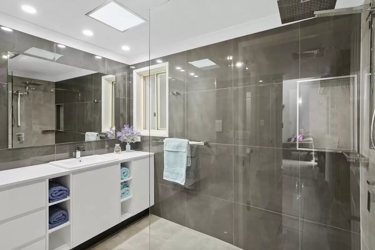 2 Sternway Place, Clear Island Waters Sold by Queensland Sotheby's International Realty - image 1