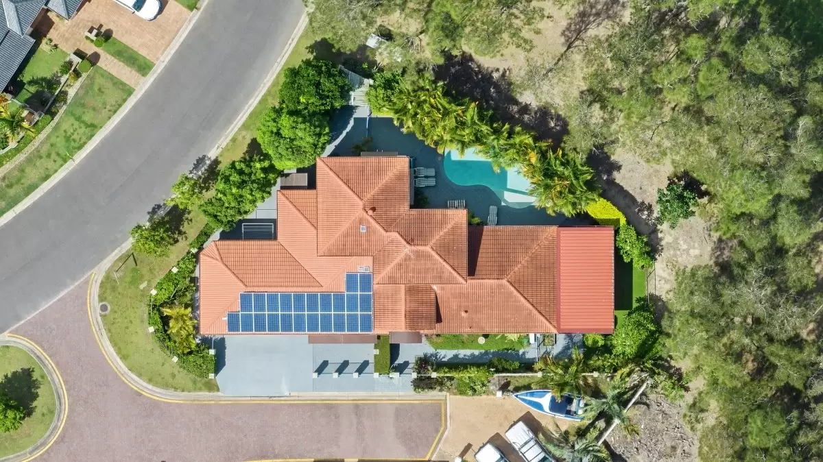 2 Sternway Place, Clear Island Waters Sold by Queensland Sotheby's International Realty - image 1