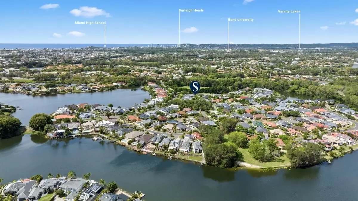 2 Sternway Place, Clear Island Waters Sold by Queensland Sotheby's International Realty - image 1