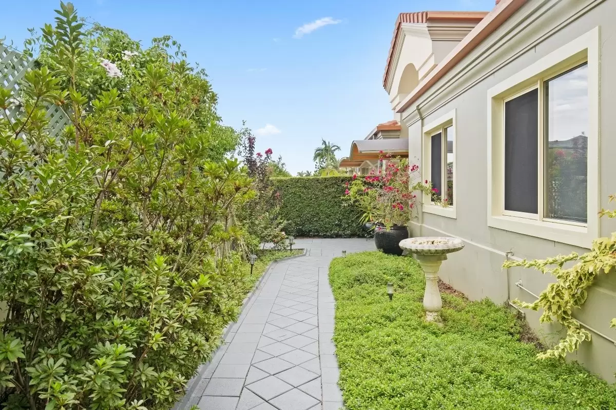 2 Sternway Place, Clear Island Waters Sold by Queensland Sotheby's International Realty - image 1