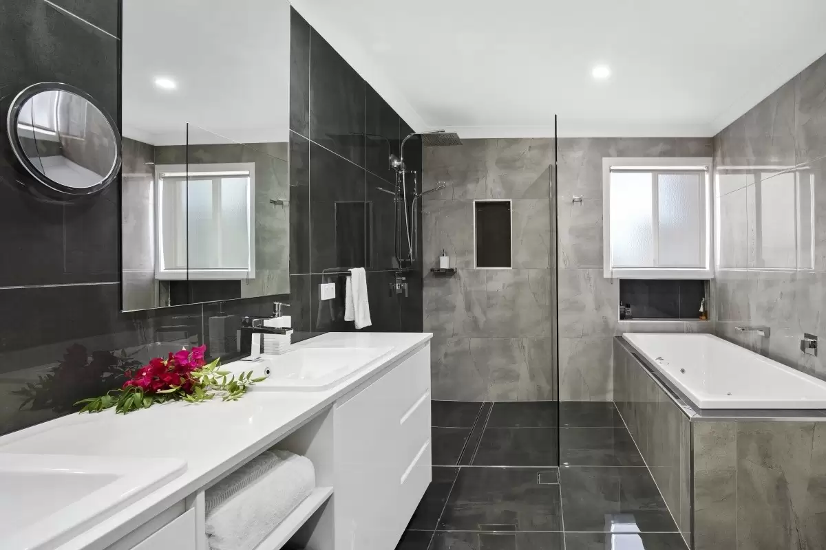 2 Sternway Place, Clear Island Waters Sold by Queensland Sotheby's International Realty - image 1