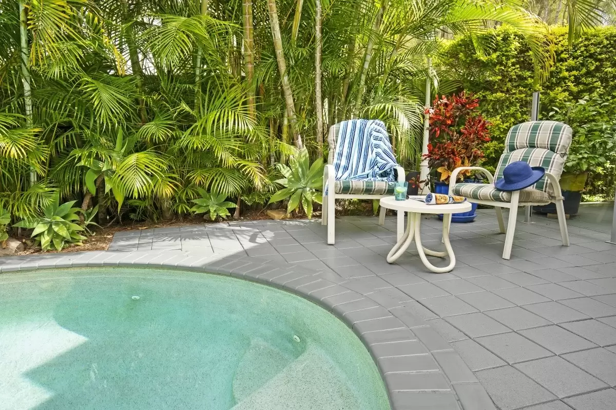 2 Sternway Place, Clear Island Waters Sold by Queensland Sotheby's International Realty - image 1