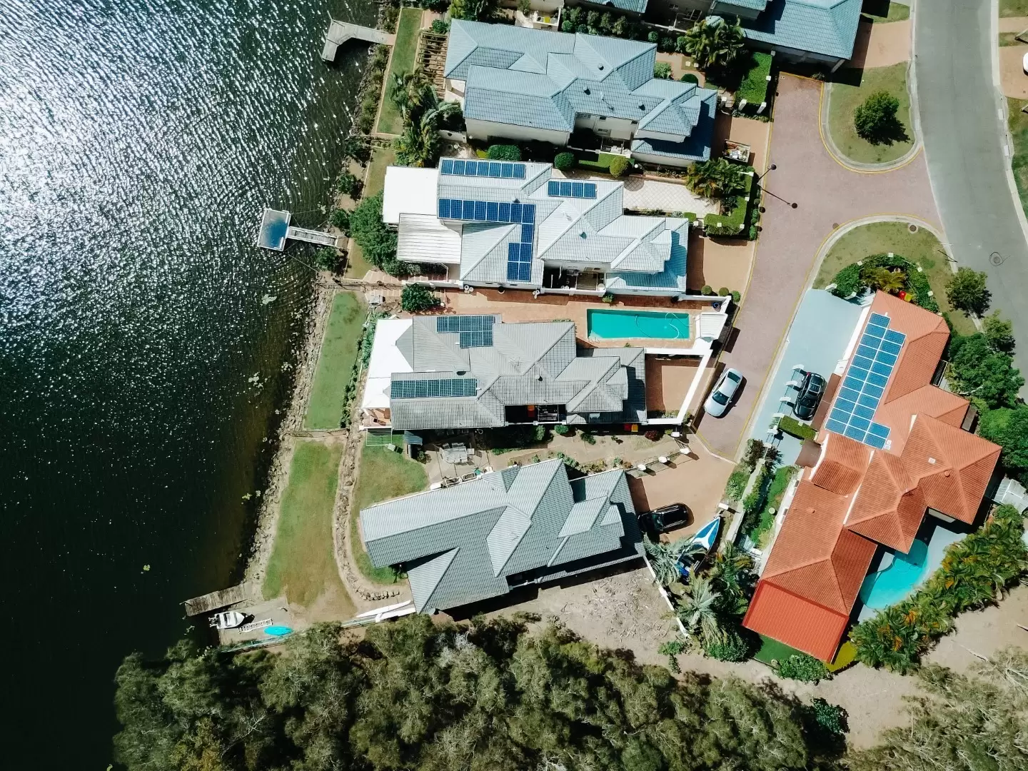 2 Sternway Place, Clear Island Waters Sold by Queensland Sotheby's International Realty - image 1
