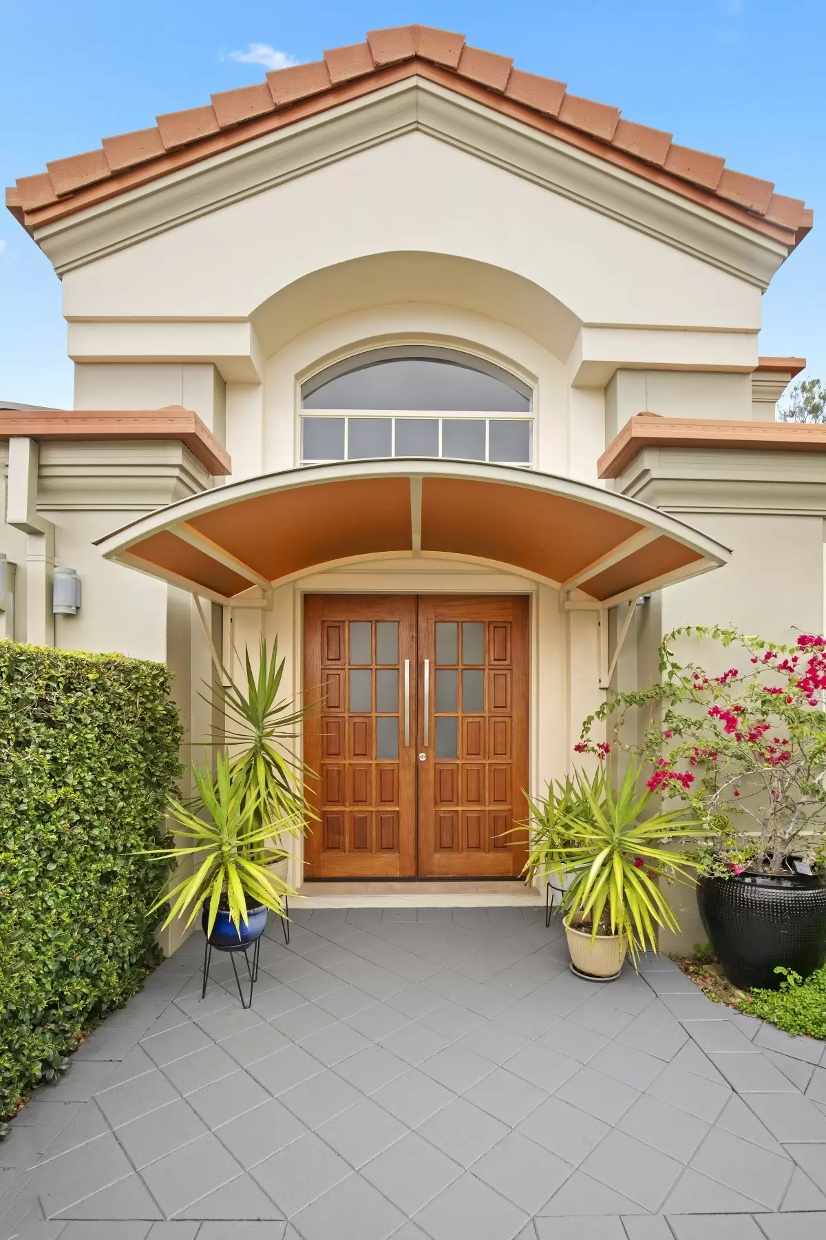 2 Sternway Place, Clear Island Waters Sold by  - image 1