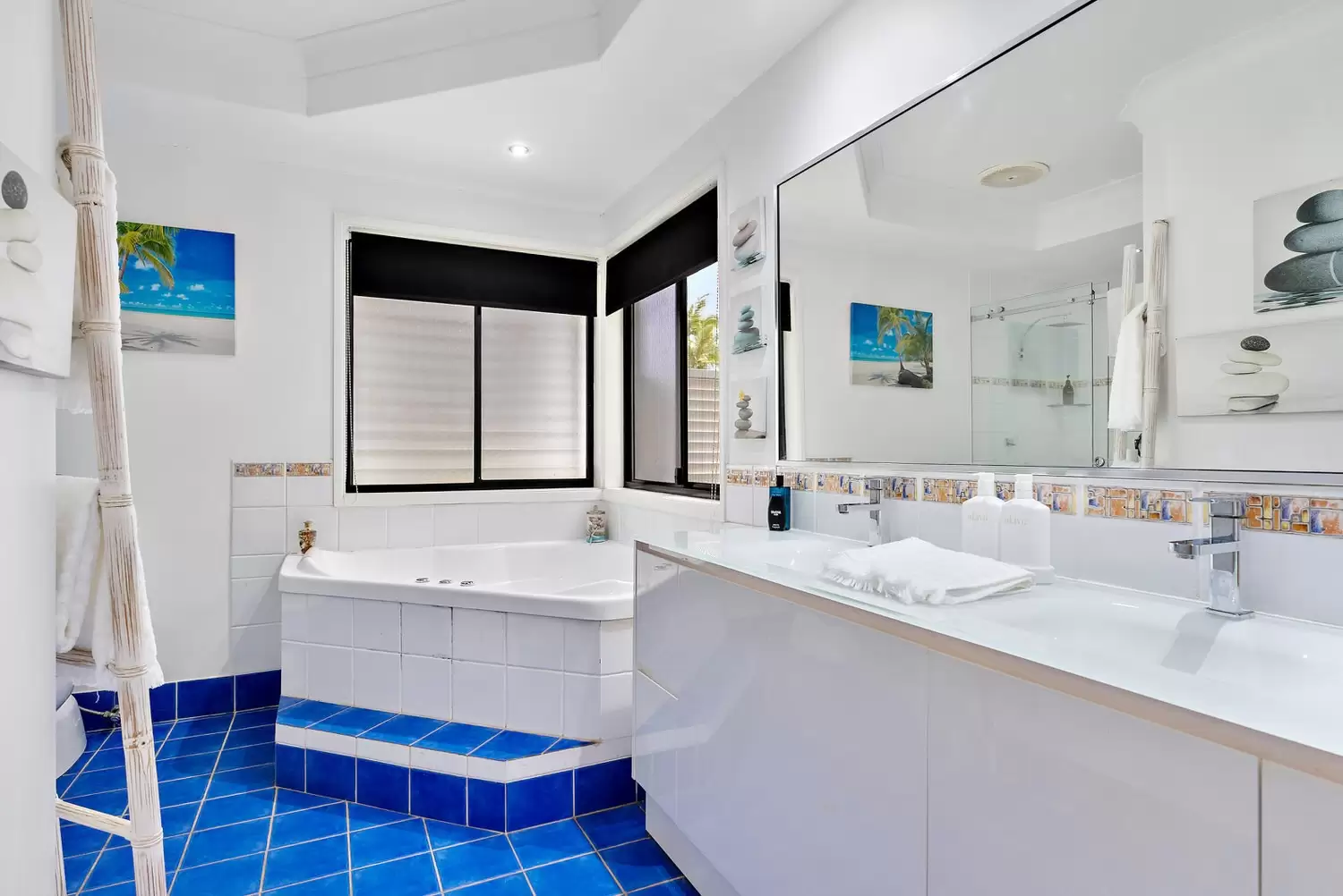 23 Starboard Avenue, Noosaville Sold by Queensland Sotheby's International Realty - image 1
