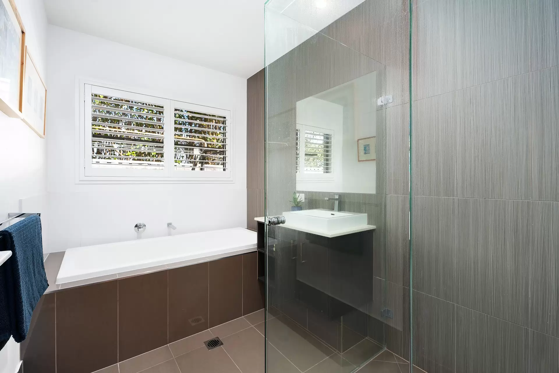 15 Feathertail Place, Peregian Springs Sold by  - image 1