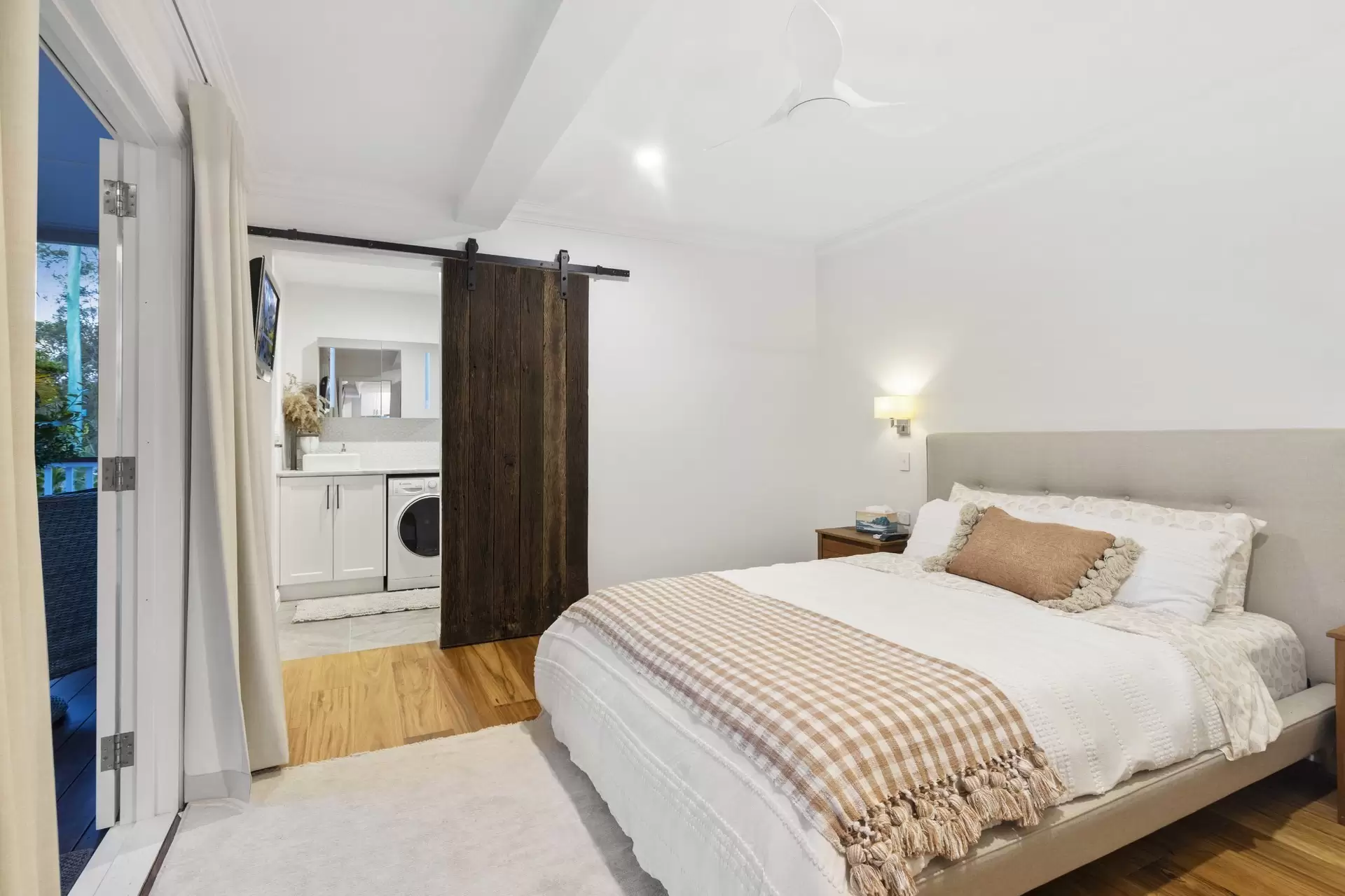 133 Lake Weyba Drive, Noosaville Sold by Queensland Sotheby's International Realty - image 1