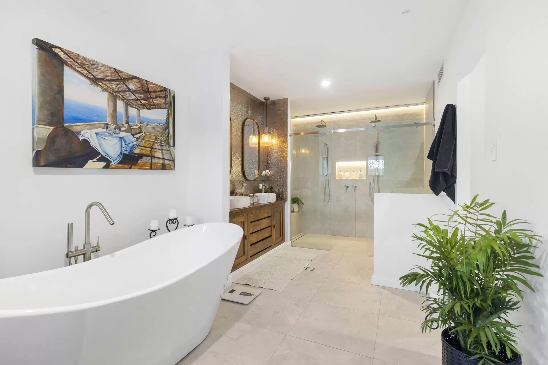 133 Lake Weyba Drive, Noosaville Sold by  - image 1