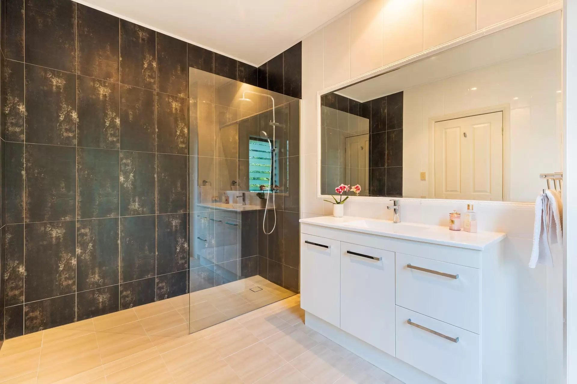 1/10-16 St Crispins Avenue, Port Douglas Sold by Queensland Sotheby's International Realty - image 1