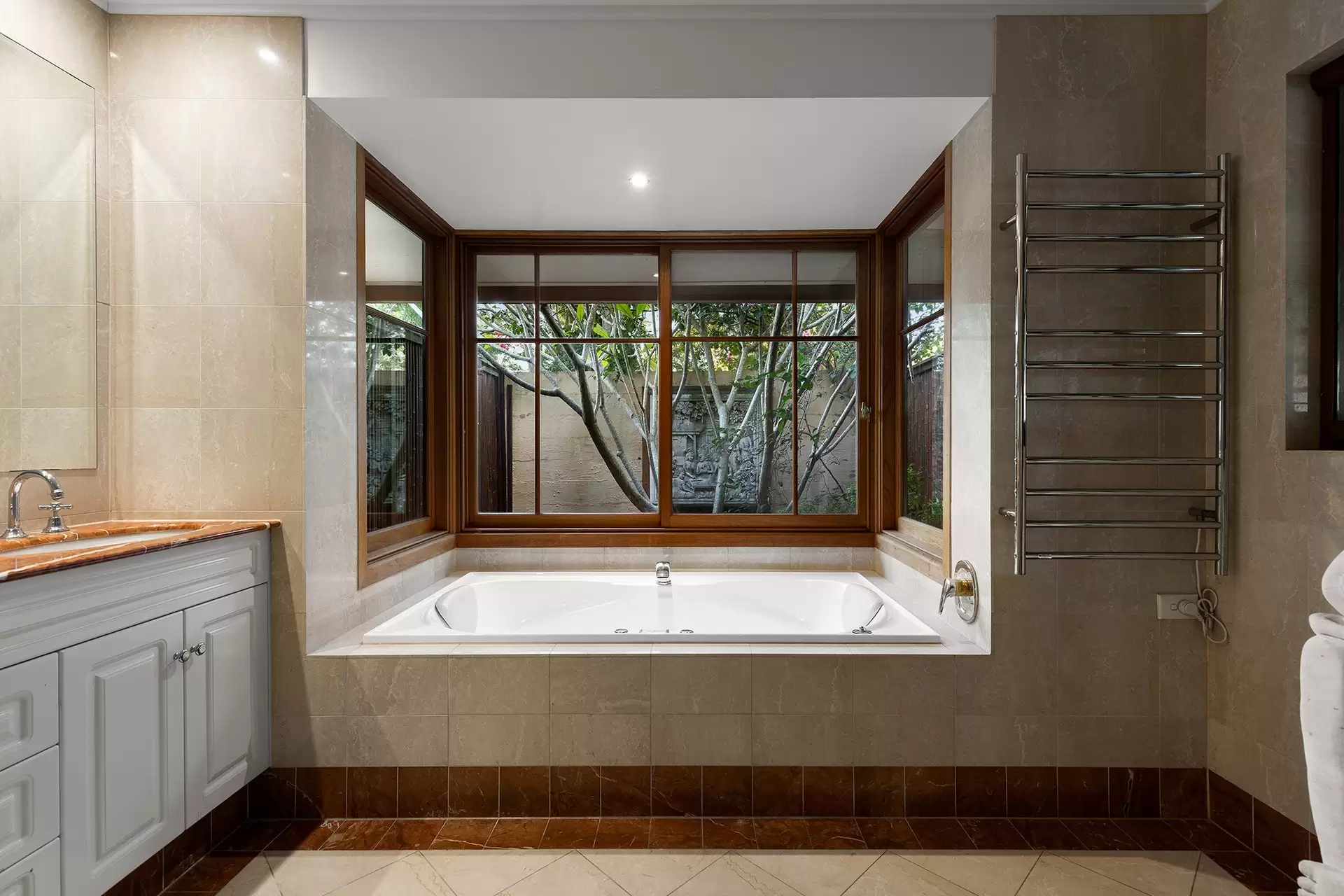 Oakridge Street, Burbank Sold by Queensland Sotheby's International Realty - image 1