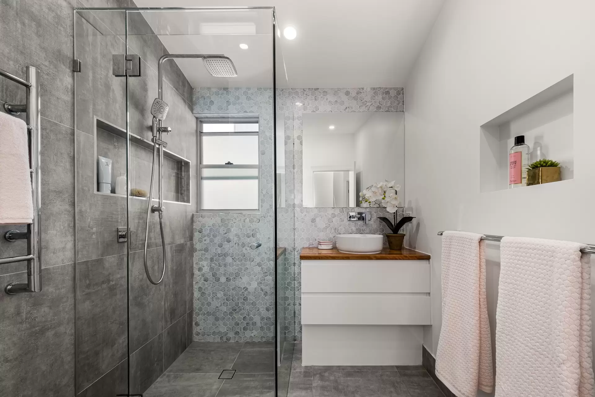 125 Pring Street, Hendra Sold by  - image 1
