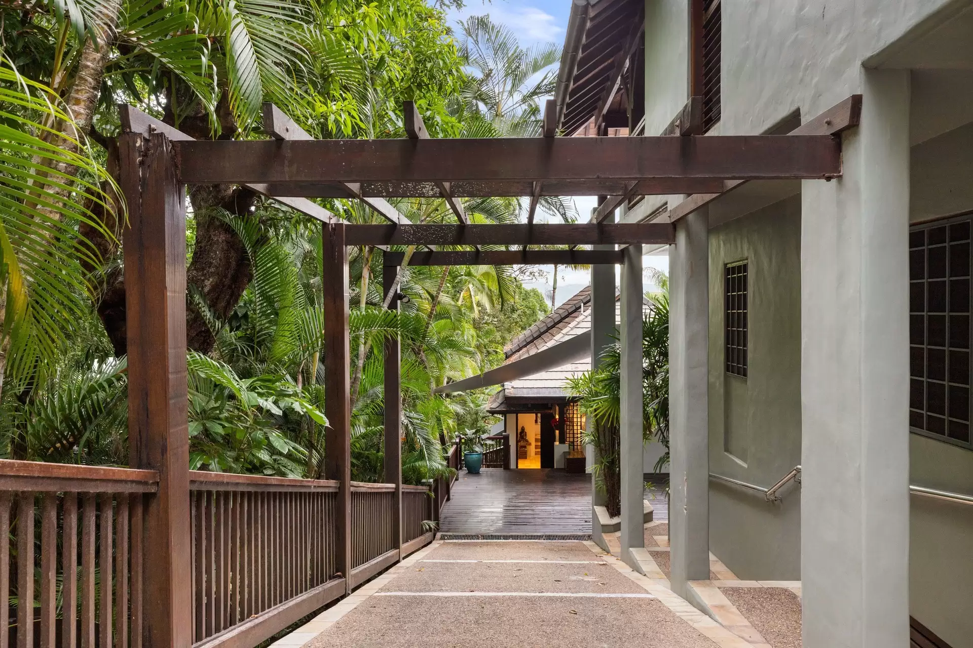 2/11 Murphy Street, Port Douglas Sold by Queensland Sotheby's International Realty - image 1