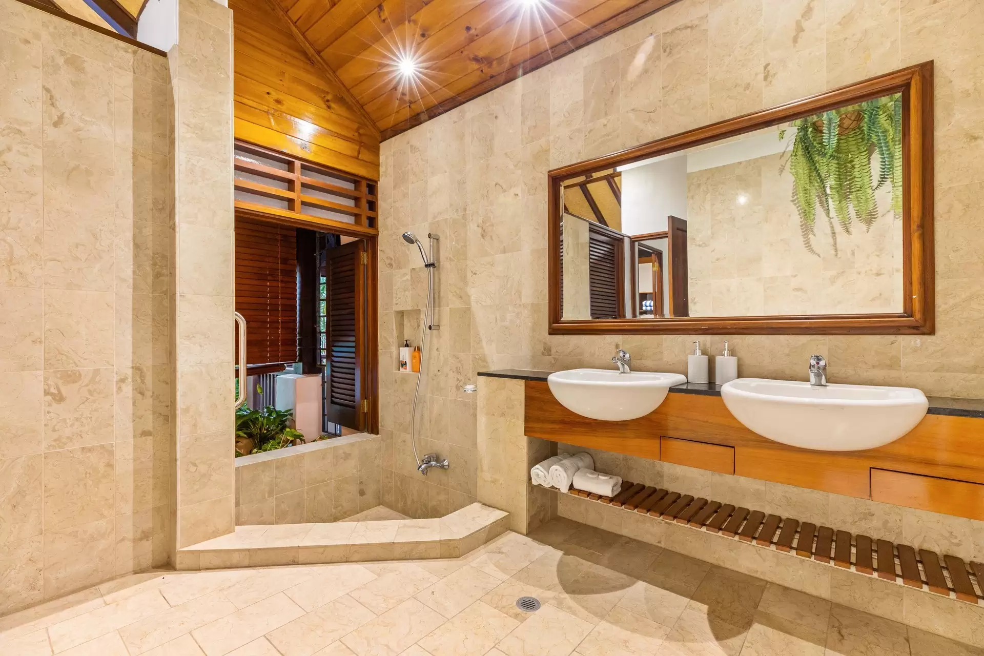 2/11 Murphy Street, Port Douglas Sold by Queensland Sotheby's International Realty - image 1
